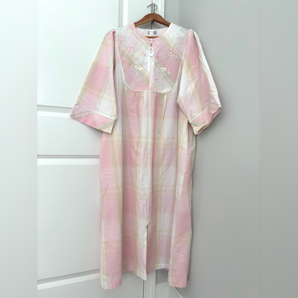 MISS ELAINE Seersucker Embroidered Zip Front Robe Nightgown Pastel Size XL. NWOT - Picture 1 of 12